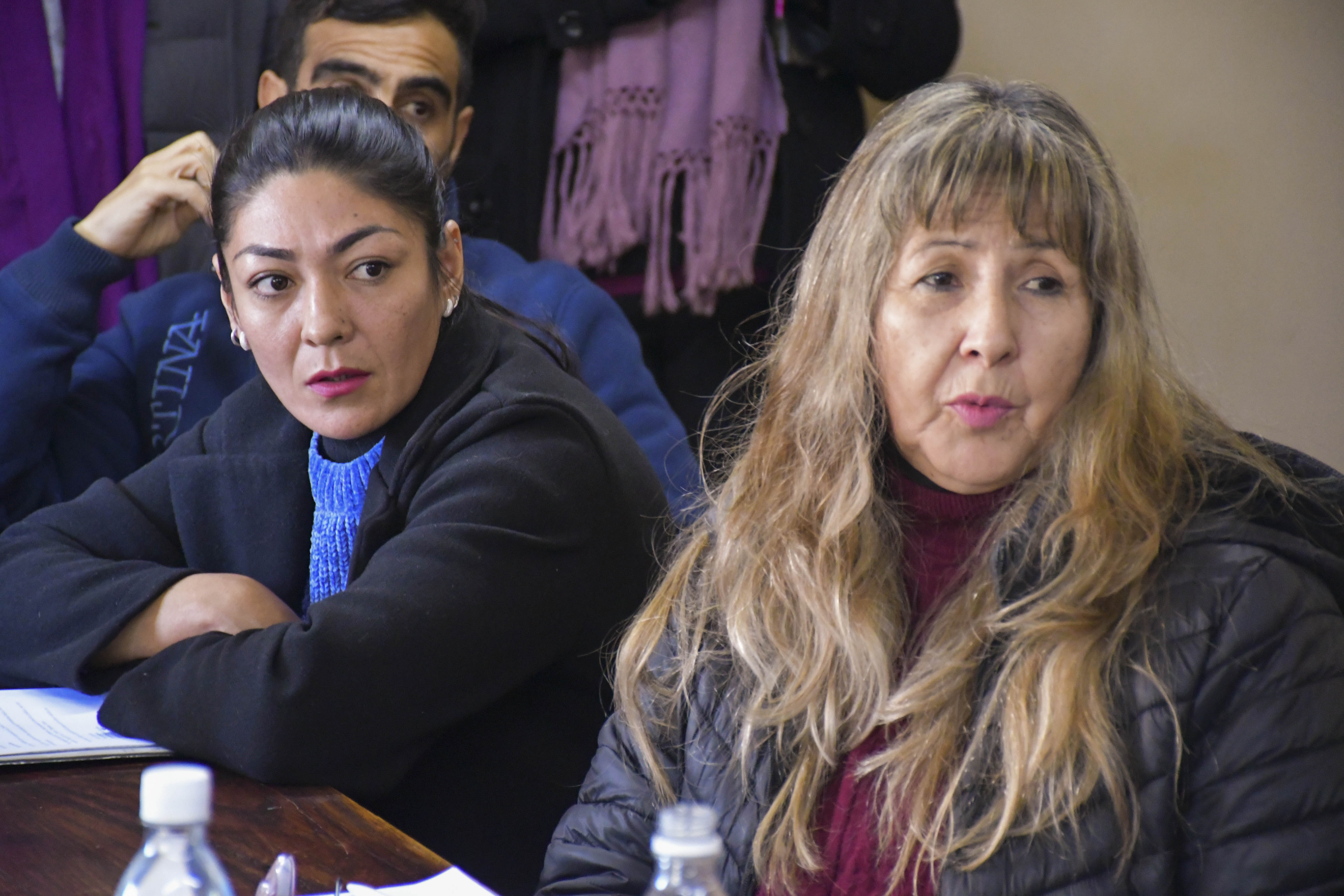 A modo de introducción, la concejal Blanca Ontiveros (derecha) explicó brevemente los ejes de su proyecto de intervención en crisis de salud mental para agentes municipales.
