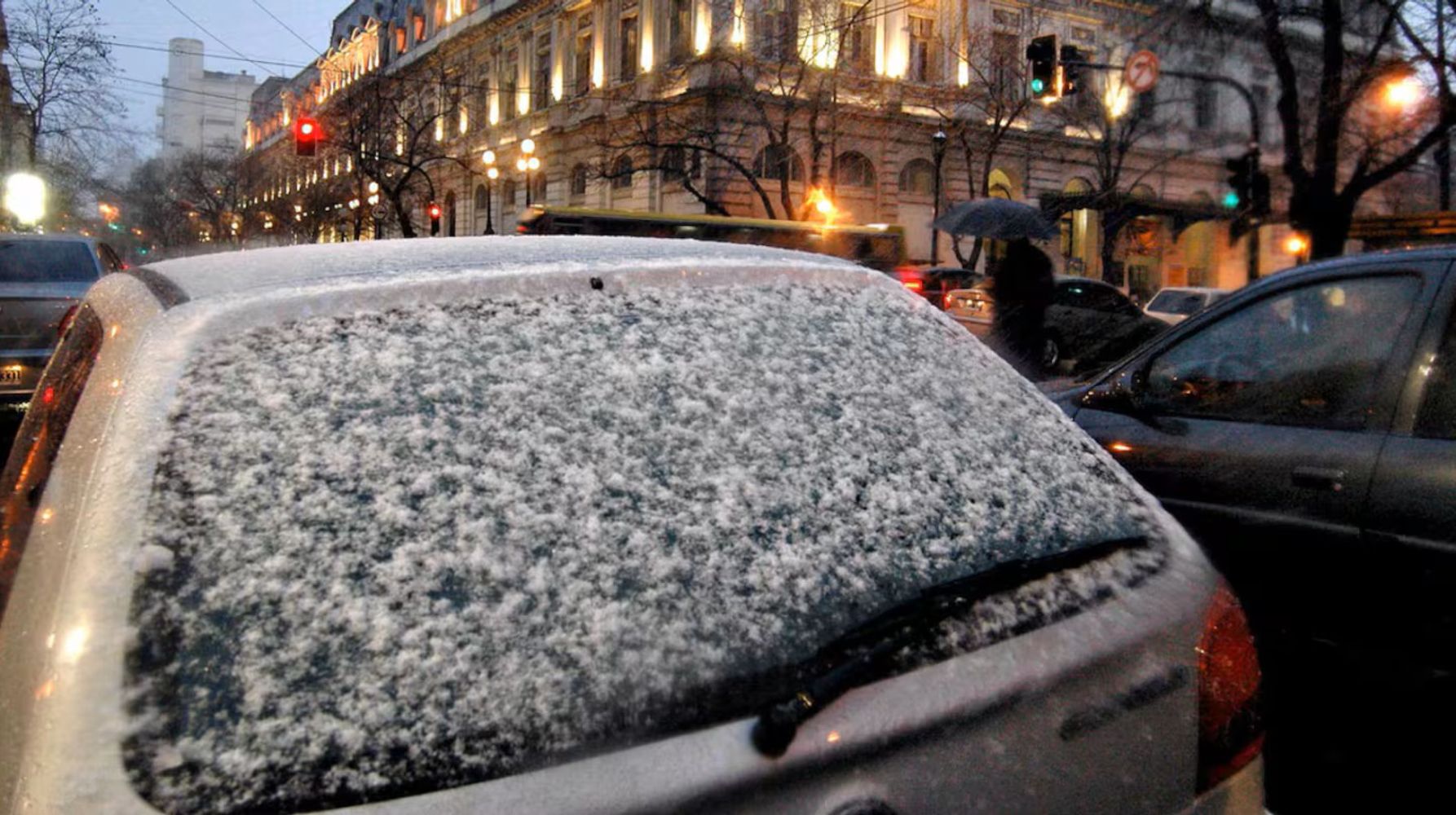 El frío extremo podría traer nieve a Buenos Aires: dónde podría caer y a qué hora.