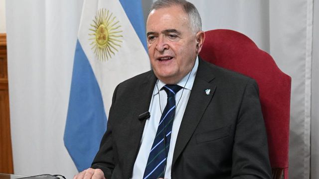 El gobernador respondió a los cuestionamientos a su gestión y ratificó su intención de competir por otro mandato.