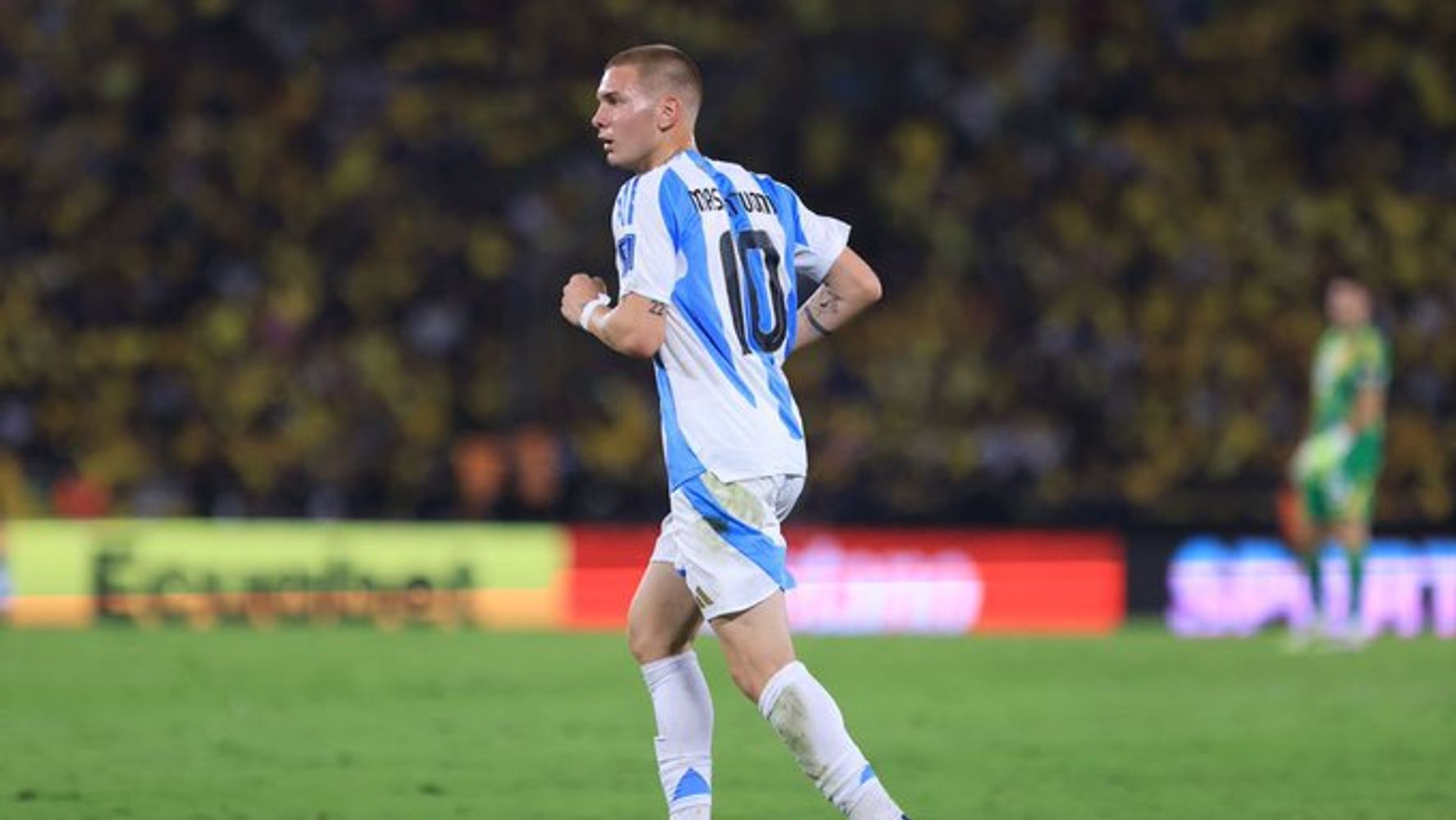 La 10 de la Selección Argentina, sobre los hombros de Franco Mastantuono.