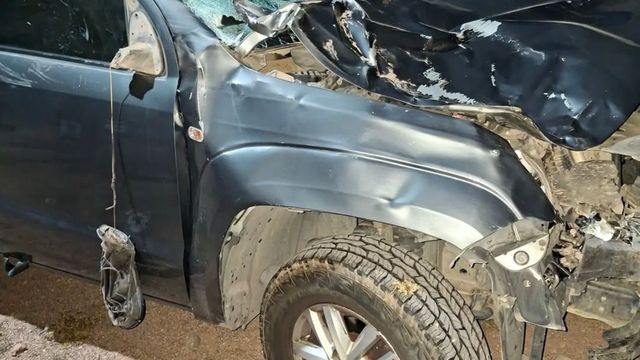 Así quedó la camioneta en la cual viajaba.