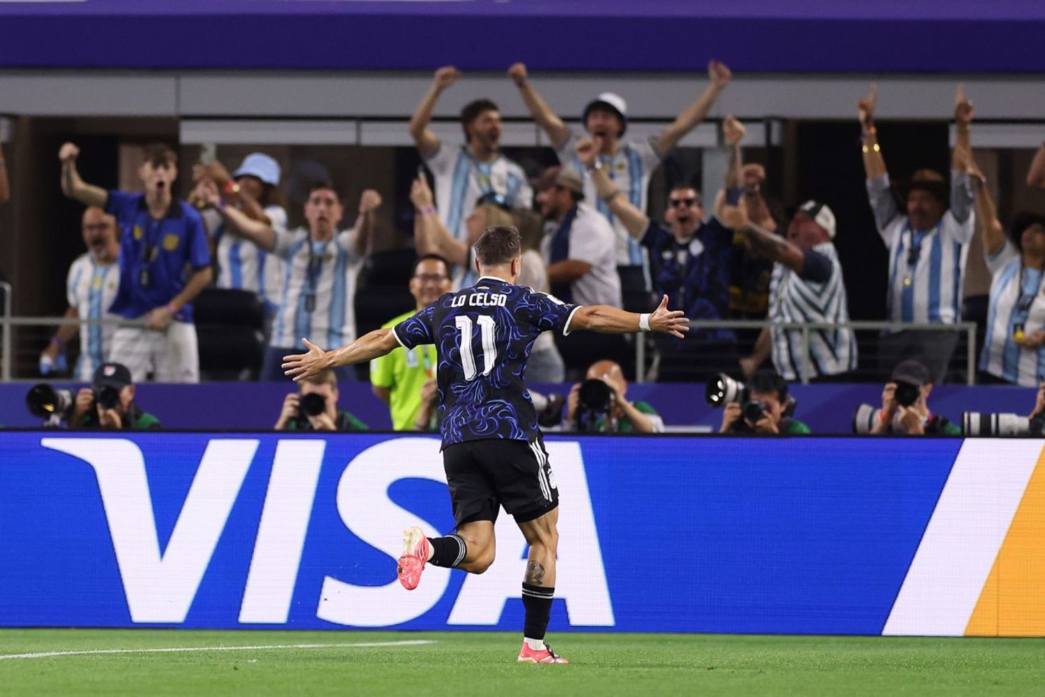 Giovani Lo Celso festeja el primero de Argentina ante Jordania
