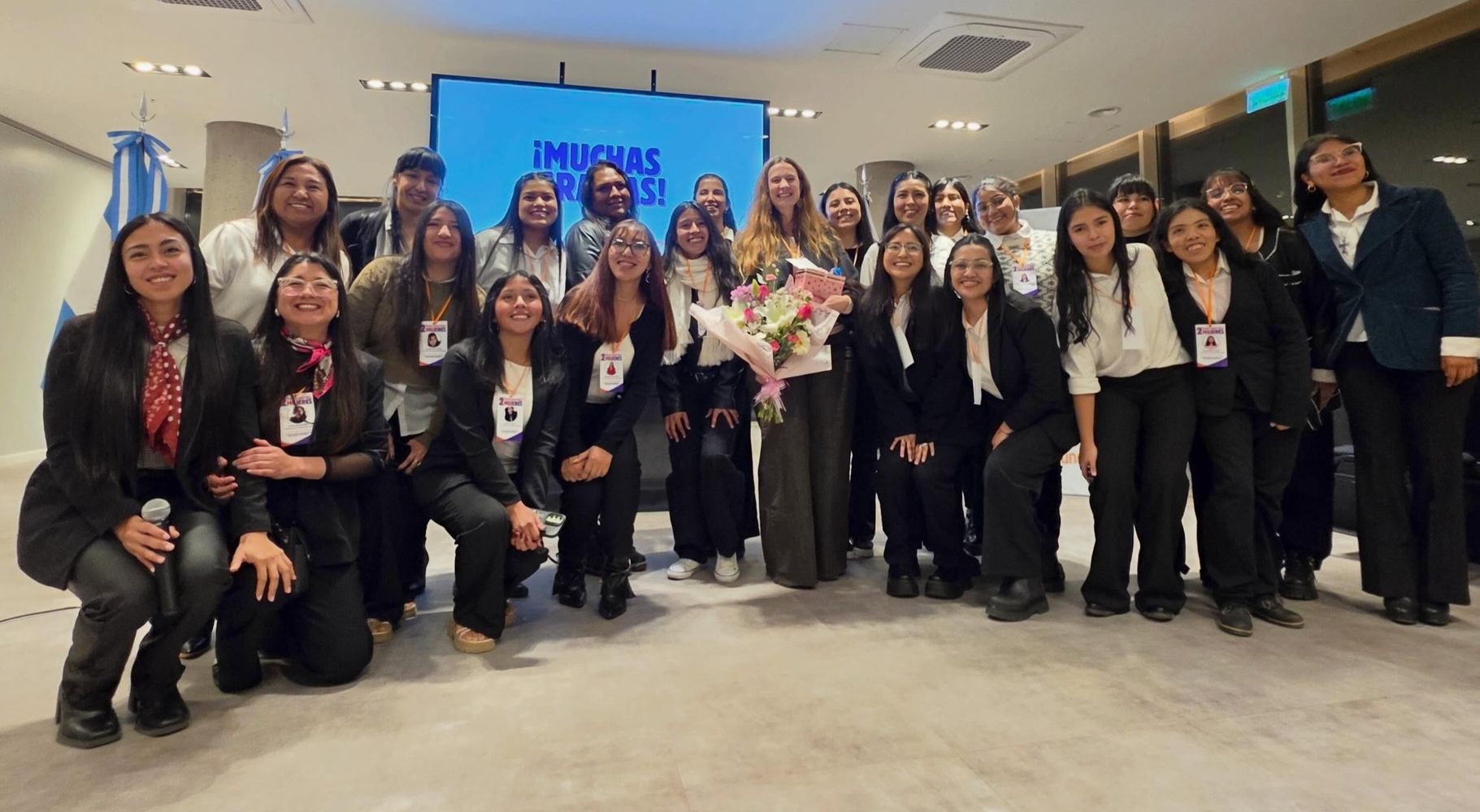 La fundación Egresar Fhycs presentó en la jornada a la licenciada Nadia Cerino, reconocida científica y divulgadora de la ciencia, terreno en el que es conocida como “Nadia Coralina” a partir de sus contenidos en plataformas digitales.