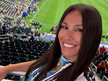 Pampita festejó con los hinchas y causó sensación en el Mundial 2026 con un look en tendencia