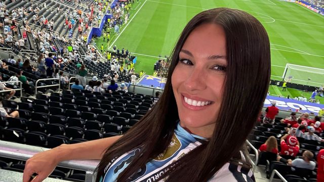 Buzo "custom" con el mapa argentino y silueta urbana: el look con el que Pampita conquistó la noche de Nueva York antes de la final