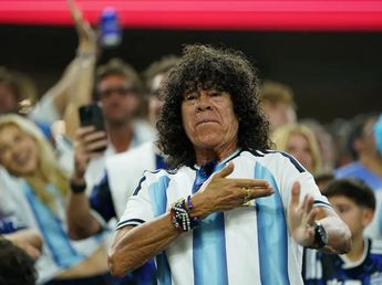 La Mona Jiménez revolucionó la tribuna de Argentina en el partido ante Jordania