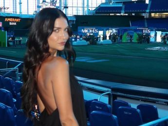 Desde Texas, Zaira Nara dio cátedra de estilo con un look total black y las sandalias protagonistas del momento