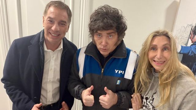 Javier Milei junto a su hermana Karina, y el nuevo jefe de Gabinete, Diego Santilli.