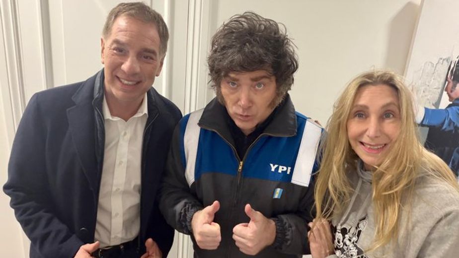 Javier Milei junto a su hermana Karina, y el nuevo jefe de Gabinete, Diego Santilli.