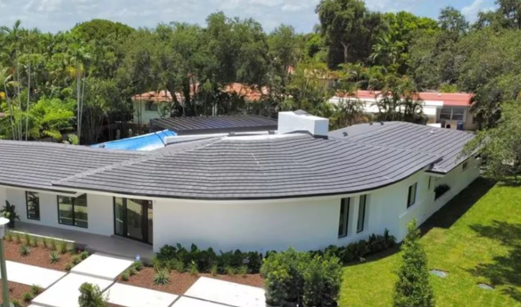 Así es la lujosa mansión de 3.7 millones de dólares de Rodrigo de Paul y Tini Stoessel en Miami
