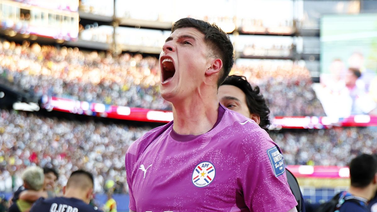 De vender su ropa de la Selección para poder comer a convertirse en el héroe de Paraguay: la superación del arquero Orlando Gill