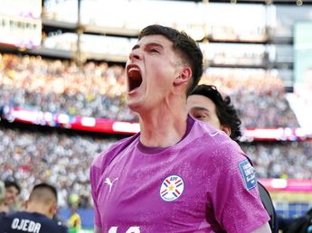 De vender su ropa de la Selección para poder comer a convertirse en el héroe de Paraguay: la superación del arquero Orlando Gill