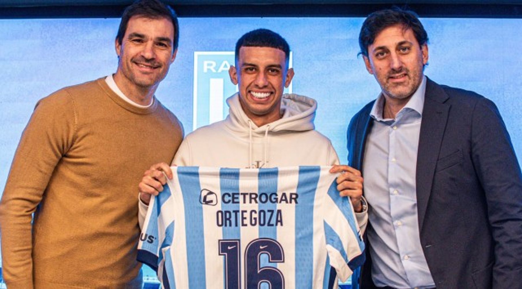 Tras la firma del contrato, Racing Club presentó como refuerzo a Ulises Ortegoza, ahora exvolante de Talleres.