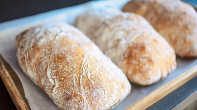 Cómo hacer pan ciabatta sin amasar en casa.