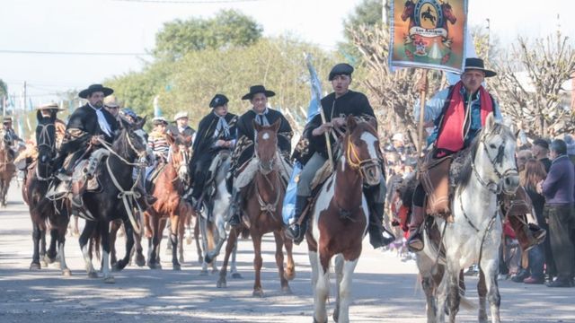La comunidad escolar, militar y civil acompañó la conmemoración, destacada por la organización como "muy linda y emotiva".
