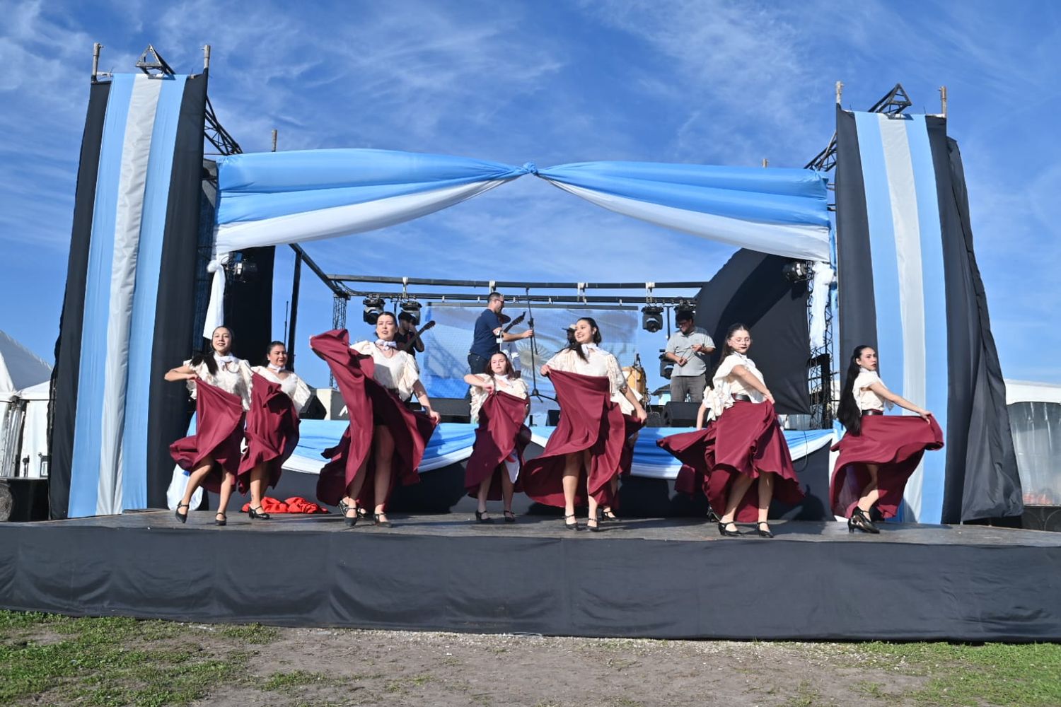 Fiesta Provincial de la Bandera en Pueblo Belgrano