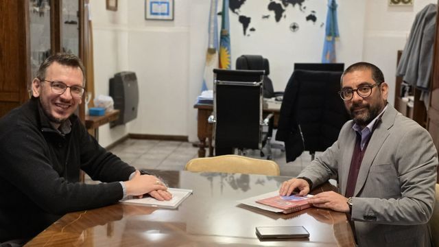 El intendente de Coronel Rosales, Rodrigo Aristimuño, mantuvo un encuentro de trabajo con el presidente de la entidad, Juan Cuattromo.