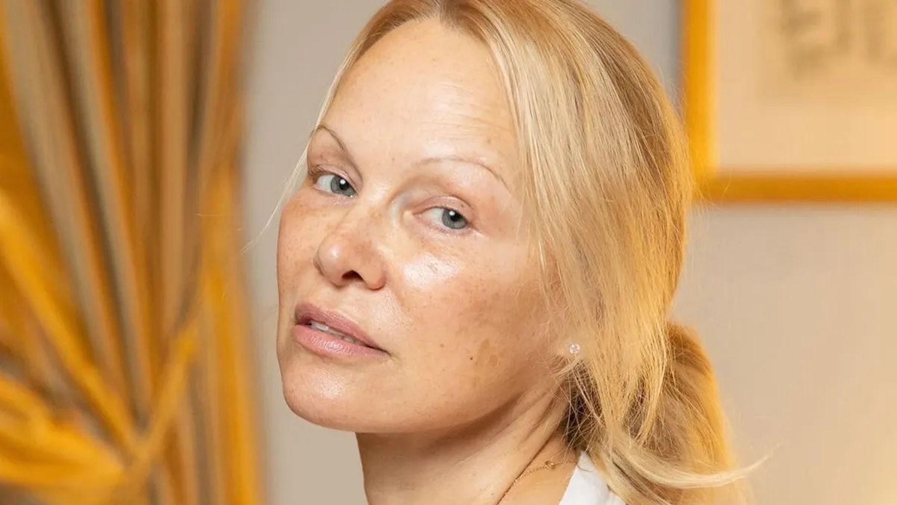 Pamela Anderson volvió a referirse a una antigua historia vinculada a sus inicios en Hollywood.