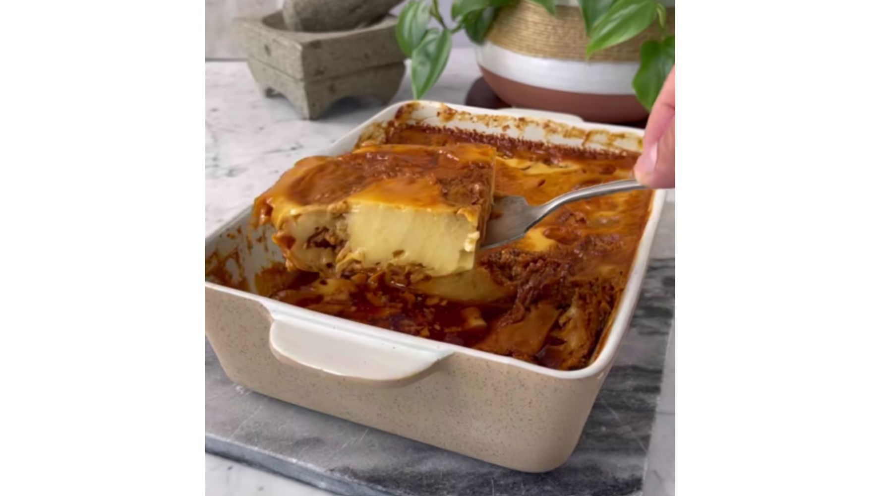 Leche asada, un postre típico de Chile y Perú.