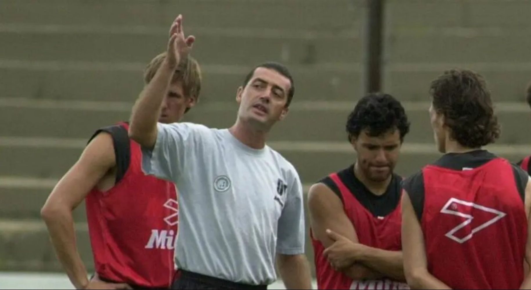 Gustavo Alfaro dirigió a Belgrano en 2001 y actualmente es DT de Paraguay que eliminó a Alemania del Mundla 2026