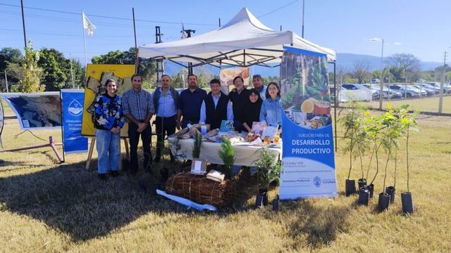 La Secretaría de Producción exhibió el SRPG de Lules y productos del Vivero La Florida y del Campo Experimental de Encalilla.

