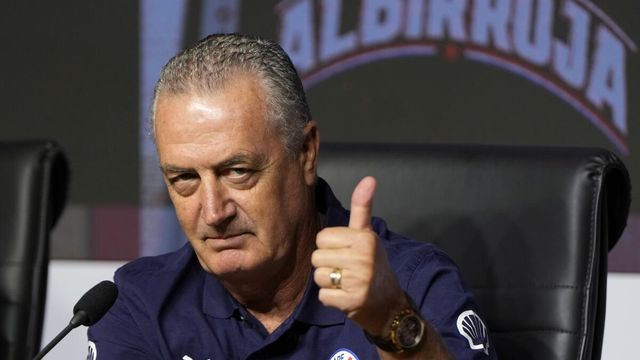 Gustavo Alfaro cuando asumió como DT de la Selección de Paraguay