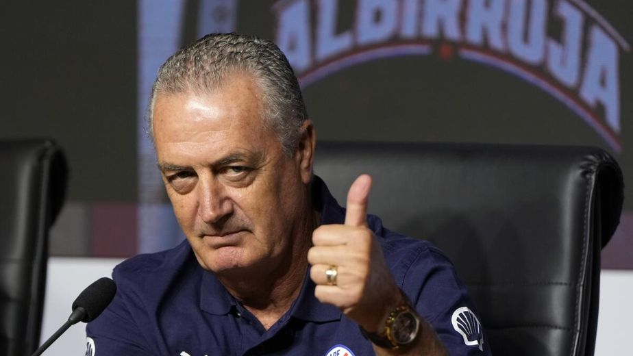 Gustavo Alfaro, el DT de Paraguay que dirigió a Belgrano y hace historia en el Mundial