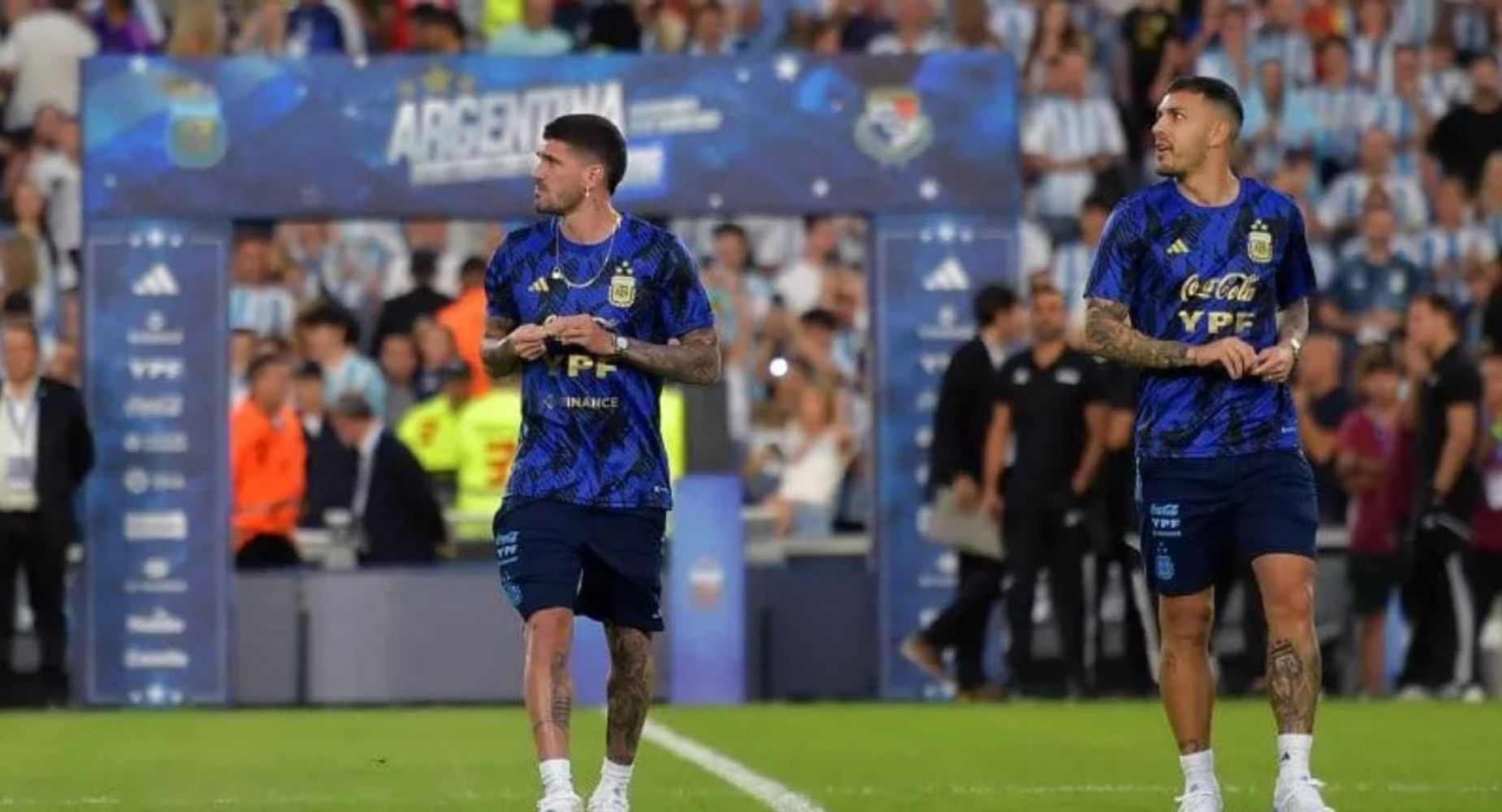 El origen de la emotiva historia detrás de la cábala de los caramelos de Rodrigo de Paul y Leandro Paredes