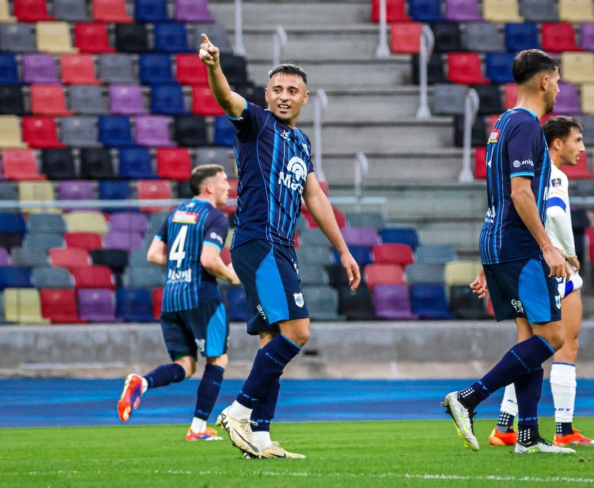 En el estadio "Madre de Ciudades" de Santiago del Estero, Gimnasia y Esgrima de Jujuy le propinó al local Güemes un contundente 3 a 1. Francisco Molina convirtió el primer gol de esa tarde.