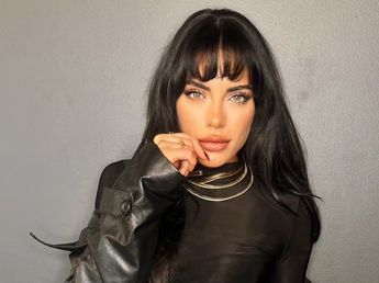 Emilia Attias apostó por un look urbano y arrasó con el jean tiro bajo tendencia del invierno