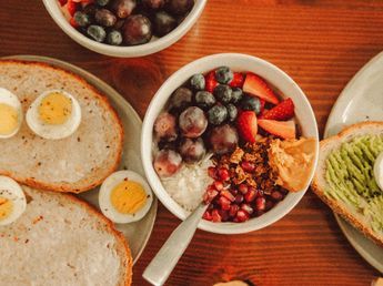 Qué comer: 3 ideas de desayunos proteicos y sin harina para los días de frío