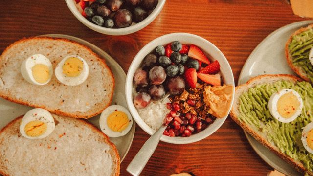 Qué comer: 3 ideas de desayunos proteicos y sin harina para los días de frío