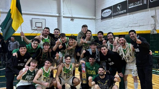 Una noche histórica para Pesca: campeonato, ascenso y fiesta en el Zisman-Germanetto.