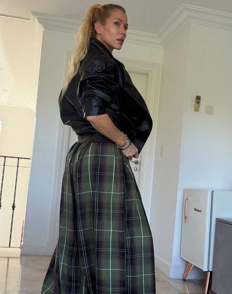 Ni jean ni legging: Nicole Neumann apostó por la prenda de la temporada de invierno y arrasó con un look rockero