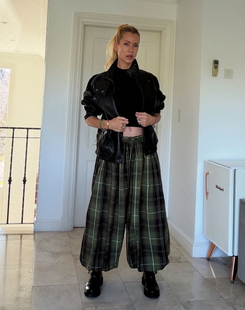 Ni jean ni legging: Nicole Neumann apostó por la prenda de la temporada de invierno y arrasó con un look rockero
