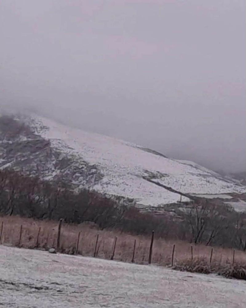 Las lloviznas de ayer se transformaron en nevada durante la madrugada en las zonas de mayor altura del Valle.