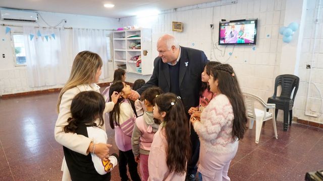 El ministro de Desarrollo Social dialogó con el personal del dispositivo sobre los desafíos del acompañamiento diario a las niñas alojadas.
