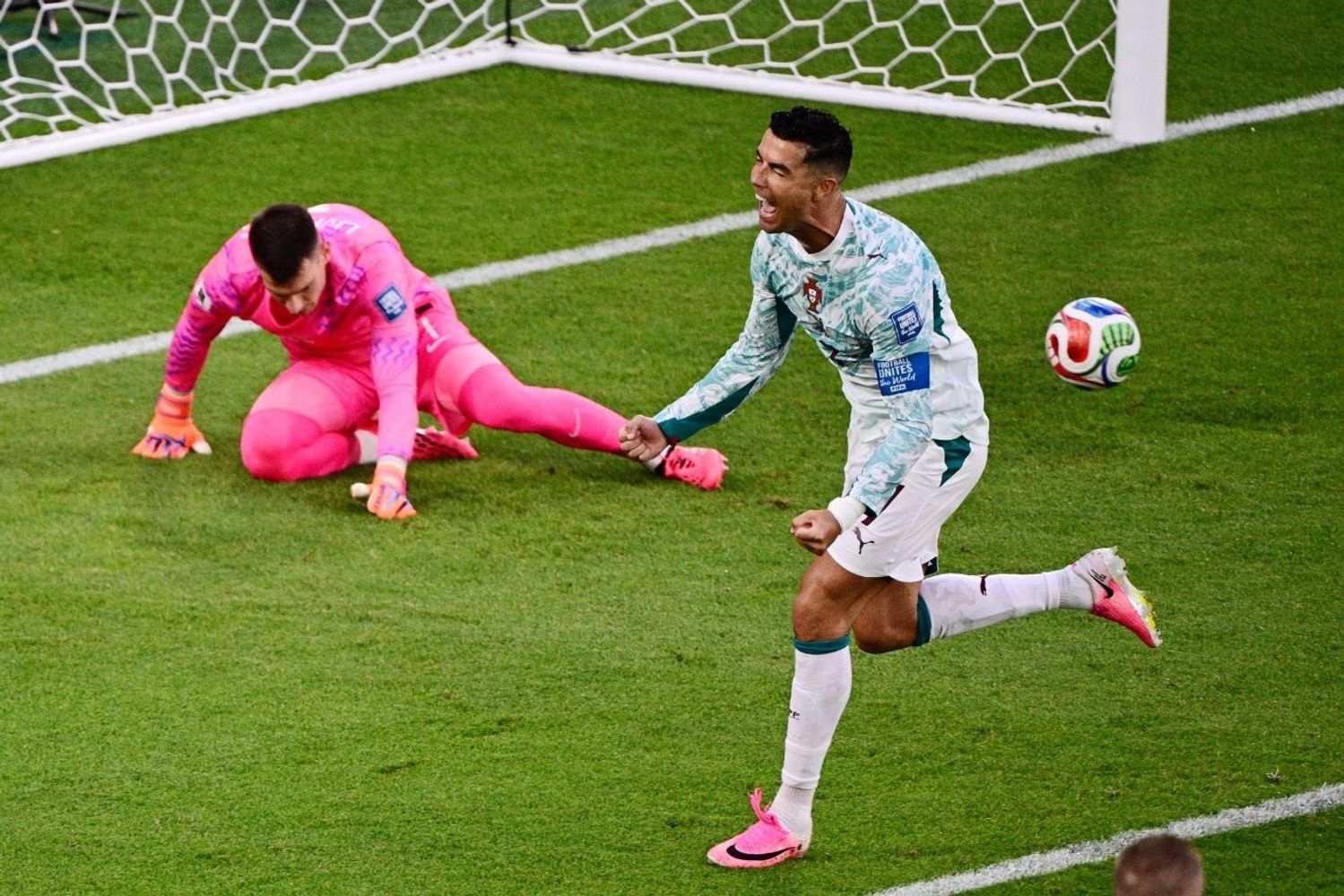 A Cristiano le anularon un golazo, a instancias del VAR. Y minutos después, convirtió de penal para el triunfo de Portugal.