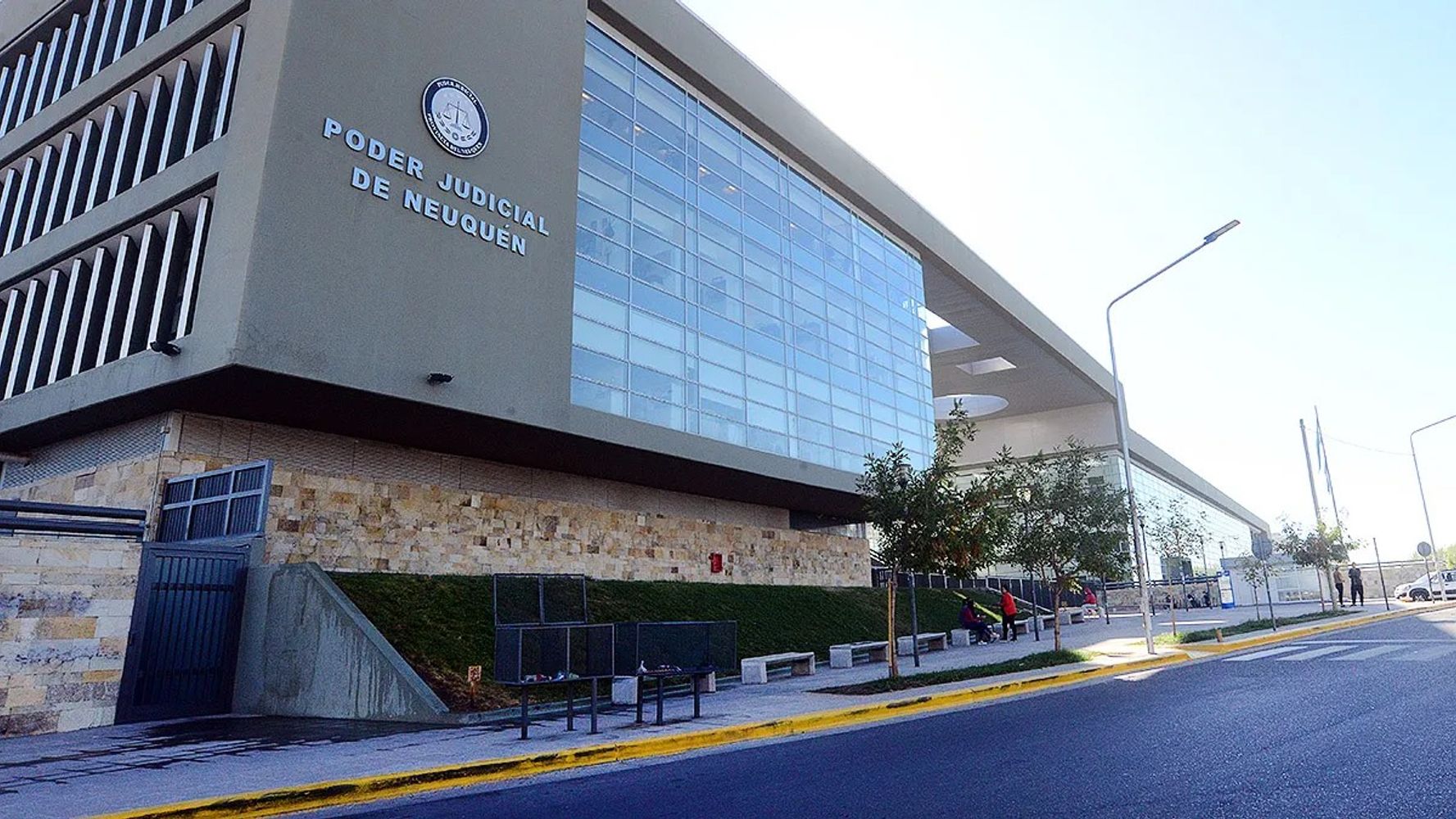 Atacó a su hijo de 3 años con un cuchillo y le provocó una herida de 10 centímetros en el cuello: la condena que recibió el padre.