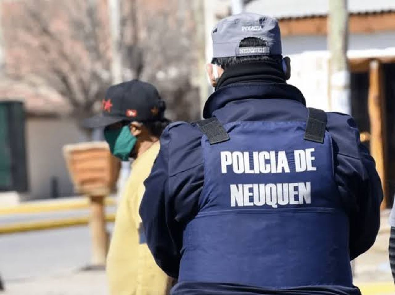 Atacó a su hijo de 3 años con un cuchillo y le provocó una herida de 10 centímetros en el cuello: la condena que recibió el padre.