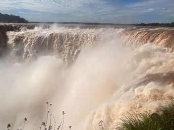 Cataratas del Iguazú: el caudal superó los 8 millones de litros por segundo tras las lluvias