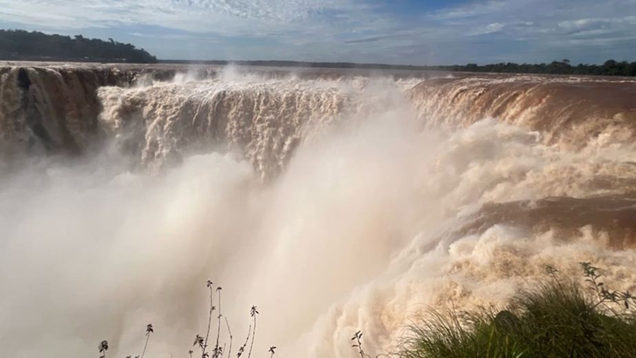 Crecida del río Iguazú: cerraron de manera preventiva el acceso a la Garganta del Diablo