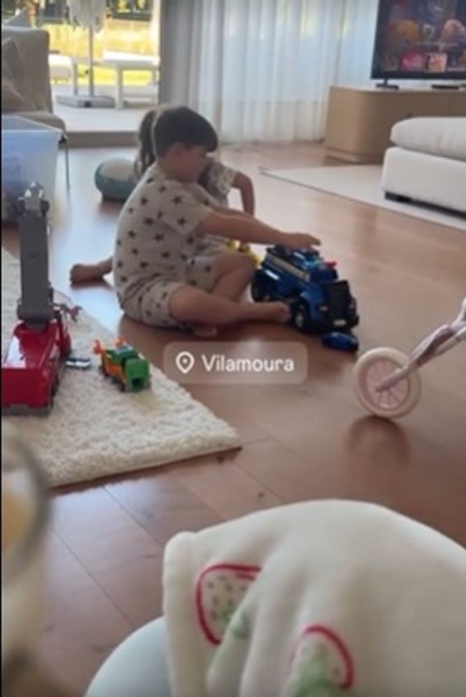 Antes del Mundial 2026, Mandinha eligió Portugal para disfrutar de unos días de descanso junto a sus hijos.