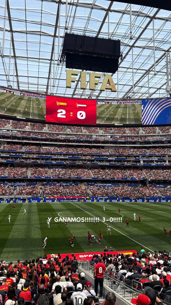 Las fotos que subió Rosalía tras el partido.