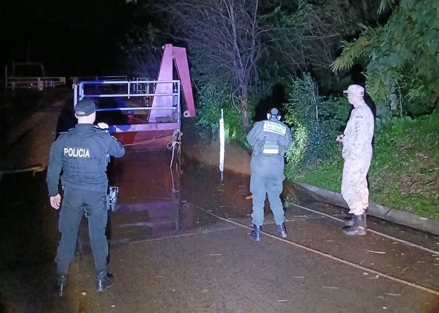 La crecida del río Uruguay mantiene cerrados tres pasos fronterizos entre Misiones y Brasil.