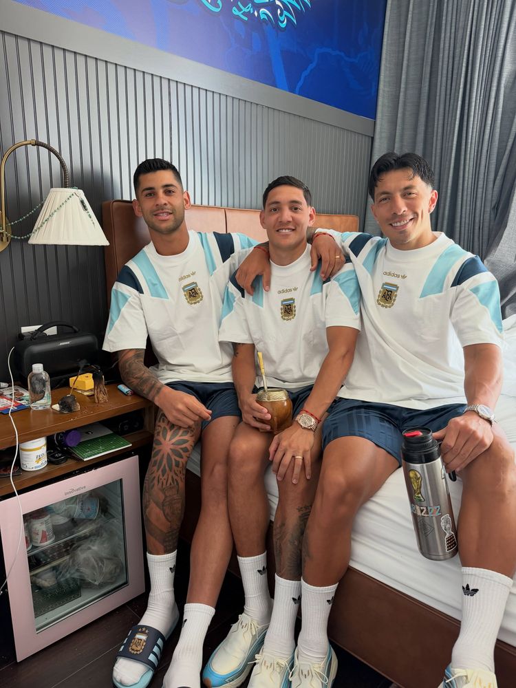 El ritual místico de Cuti Romero, Lisandro Martínez y Nahuel Molina antes de cada partido de la Selección Argentina