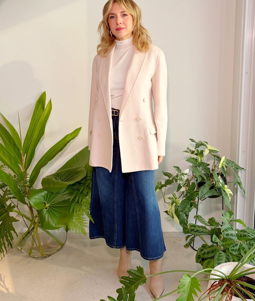 Carla Peterson arrasó en Instagram con el abrigo viral de la temporada de invierno 2026