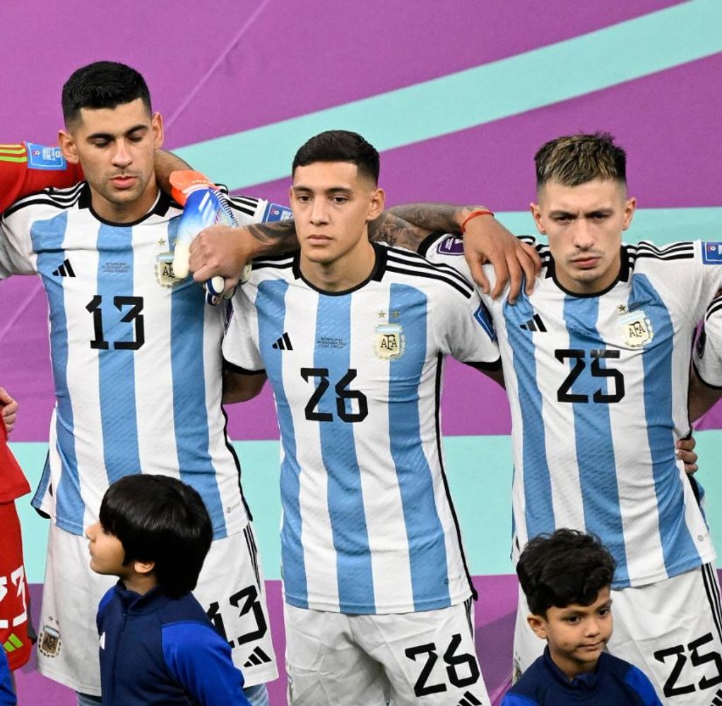 Mucho más que palo santo y truco: el pacto de hermandad oculto entre el Cuti Romero y Lisandro Martínez para blindar a la Selección