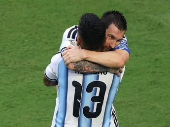 La Selección Argentina, por el Cuti Romero y con Messi, pasó de cabeza a los octavos de final