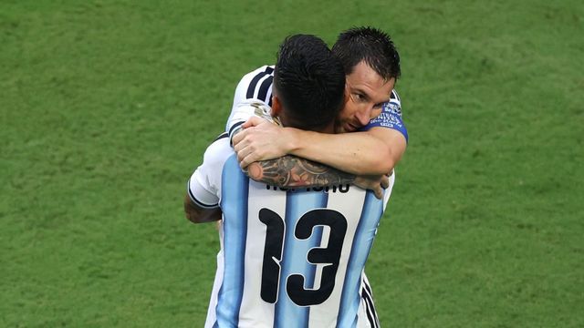 Argentina se puso 3-2 ante Cabo Verde por el "Cuti" Romero.